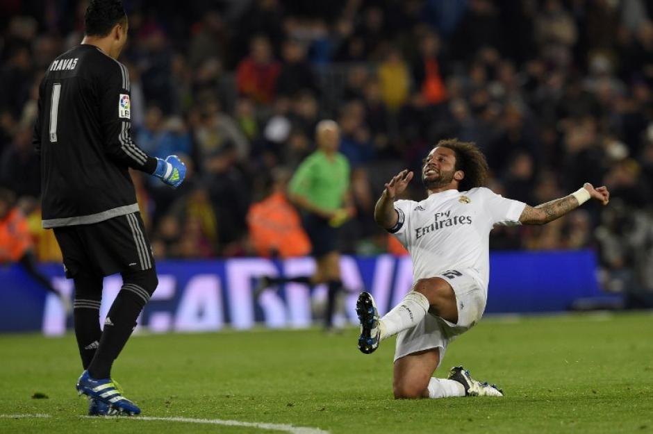 Marcelo festejó con Keylor Navas tras el pitazo final del clásico. (Foto: AFP)