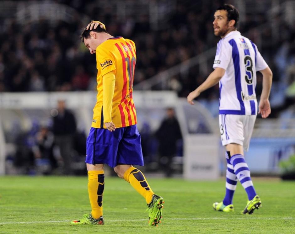 En el estadio de Anoeta se recordaron de Lionel Messi y su "problema" con los impuestos. (Foto: Twitter)