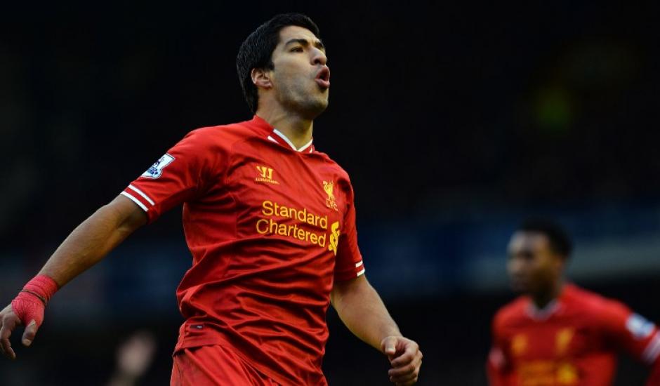 Luis Suárez es el máximo goleador de la actual temporada de la Premier League con 17 tantos tras 16 jornadas. (Foto: Paul Ellis/AFP)