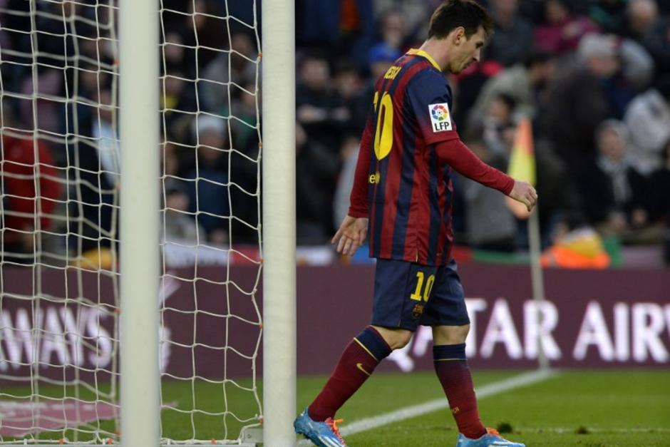 El Barcelona cayó el sábado en la Liga ante el Valencia y perdió el liderato que había mantenido por 2 temporadas y 59 fechas. (Foto: Lluis Gene/AFP)