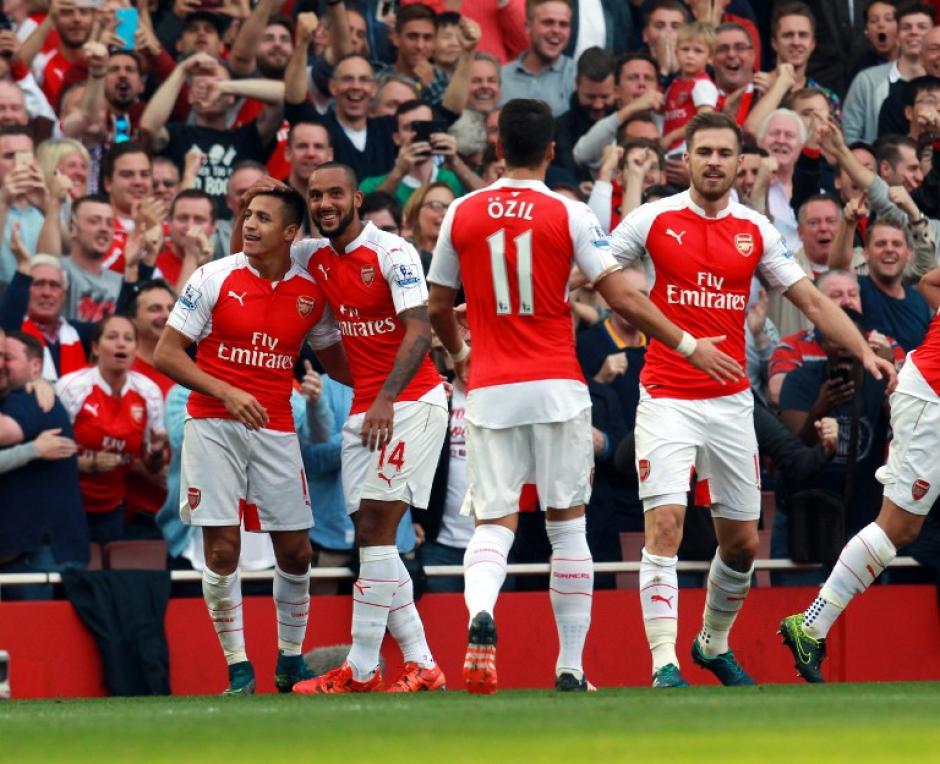 Los "Gunners" derrotaron 3-0 al Manchester United y mandaron a los dirigidos por Van Gaal al tercer puesto de la tabla. (Foto: AFP)