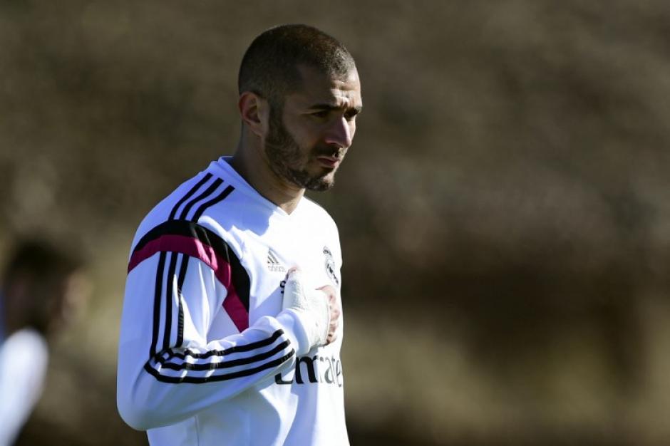 El delantero francés del Real Madrid, Karim Benzema, participó en una sesión de entrenamiento previo a la final de la Copa Mundial de Clubes de la FIFA ante San Lorenzo. (Foto: AFP)