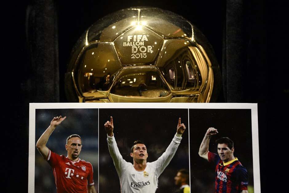 Franck Ribery, Cristiano Ronaldo y Lionel Messi son los finalistas que sabrán mañana quien se queda con el Balón de Oro 2013. (Imagen de AFP)