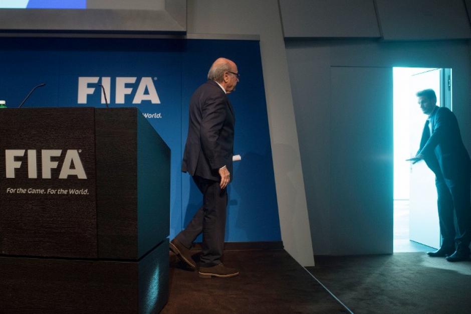 Blatter podría ser investigado por el FBI por escándalos de corrupción de la FIFA. (Foto: AFP)