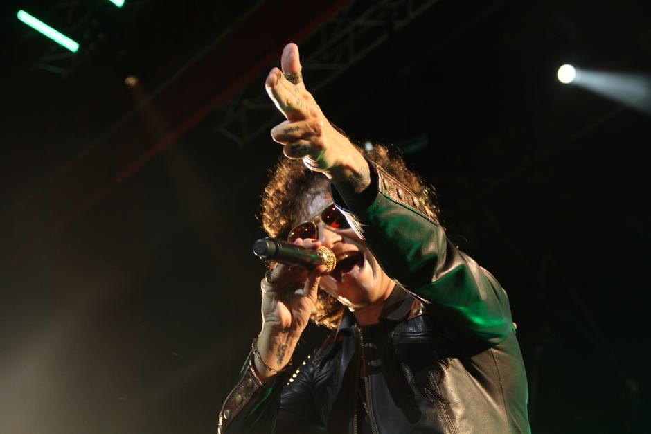El cantante Enrique Bunbury durante su presentación en Guatemala en marzo de 2014, el público coreó canciones como: El Rescate y Que tengas suertecita. (Foto: Alexis Batres/Soy502) 