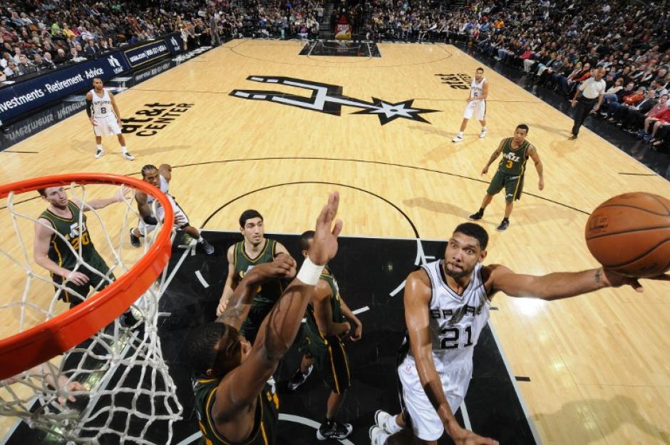 Los Spurs ganaron a los Jaz guiados por el pívot brasileño Tiago Splitter. (Foto: AFP)