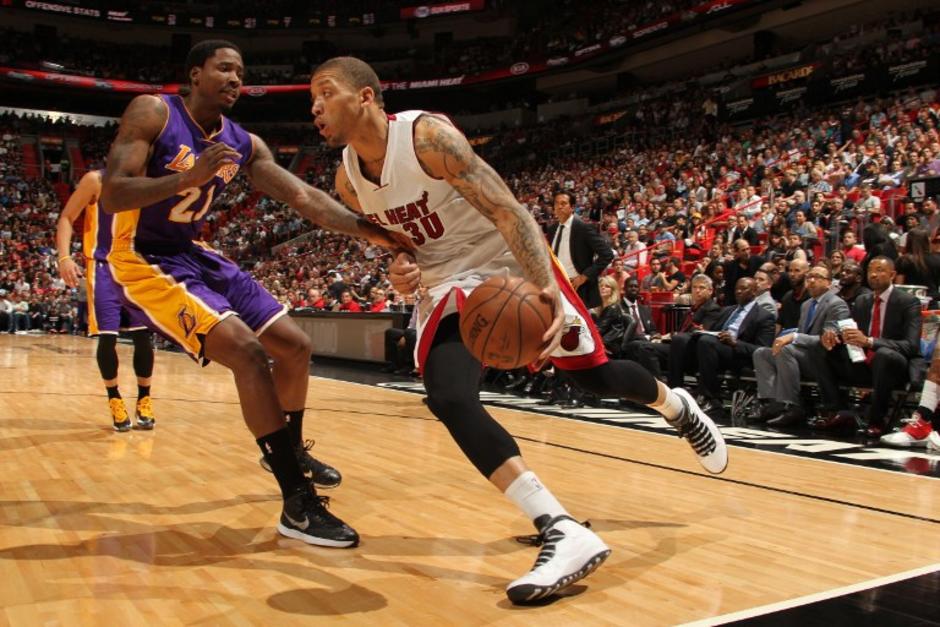 Los Heat derrotaron a los Lakers que no logran levantar cabeza. (Foto: AFP)