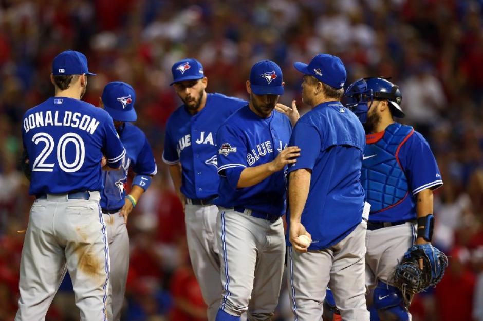 Los Azulejos salvaron la serie con un marcador de 5 carreras a 1 ante los Vigilantes, y ganaron su primer juego, obligando a un cuarto. (Foto: AFP)