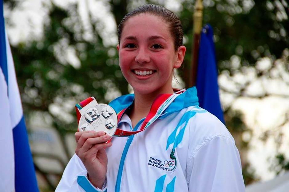 La nadadora guatemalteca, Valerie Gruest Slowing, se clasifica a Río 2016. (Foto: Soy502)