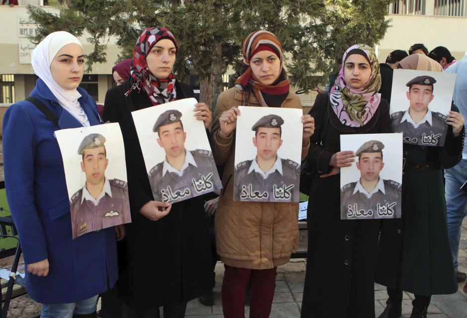Familiares del rehén jordano, Kasasbeh, exigieron su liberatad desde que fue capturado el pasado diciembre en Siria. (Foto: EFE)
