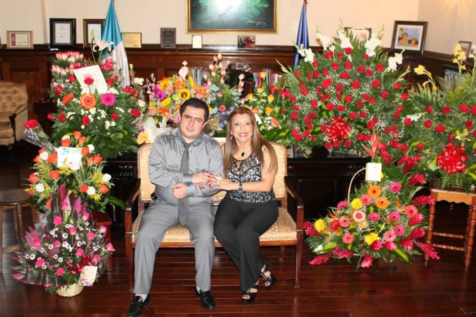 El abogado Vernon Eduardo González Portillo es la mano derecha de la Registradora de la Propiedad, Anabella de León. (Foto: Facebook)