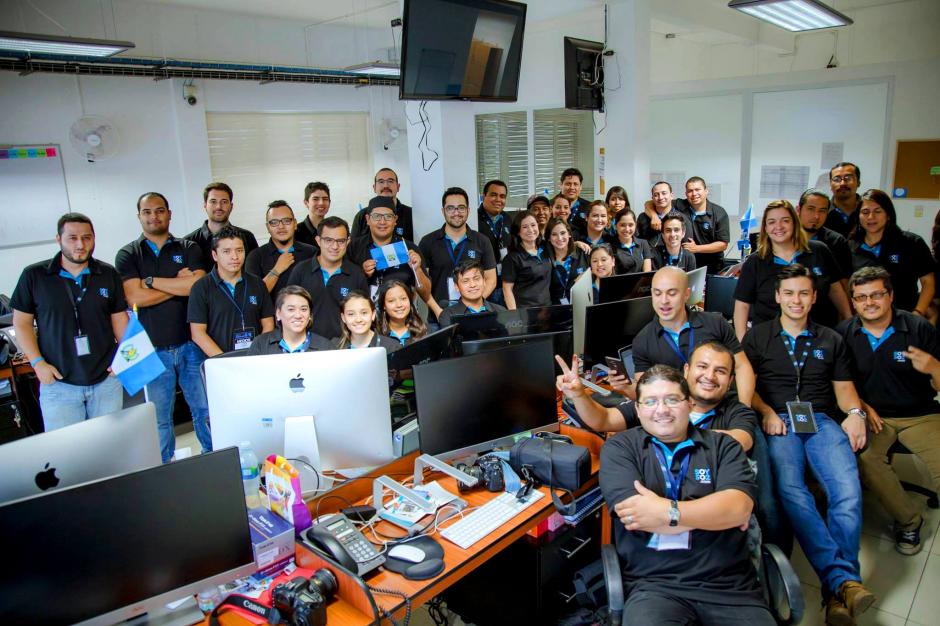 El equipo de Soy502, hace ya casi un año. Algunos hemos cambiado de rol, otros se han sumado y algunos se han ido. El cambio es la único constante en la vida. (Foto archivo Soy502)