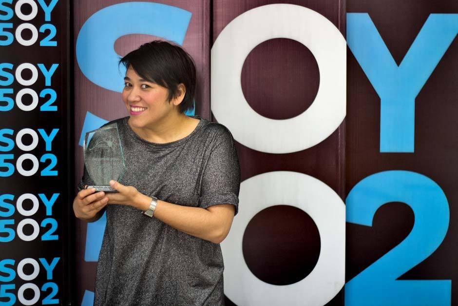 Selene Mejía recibió el premio a la "periodista del año 2014" en la especialidad digital. (Foto: José Dávila/Soy502).