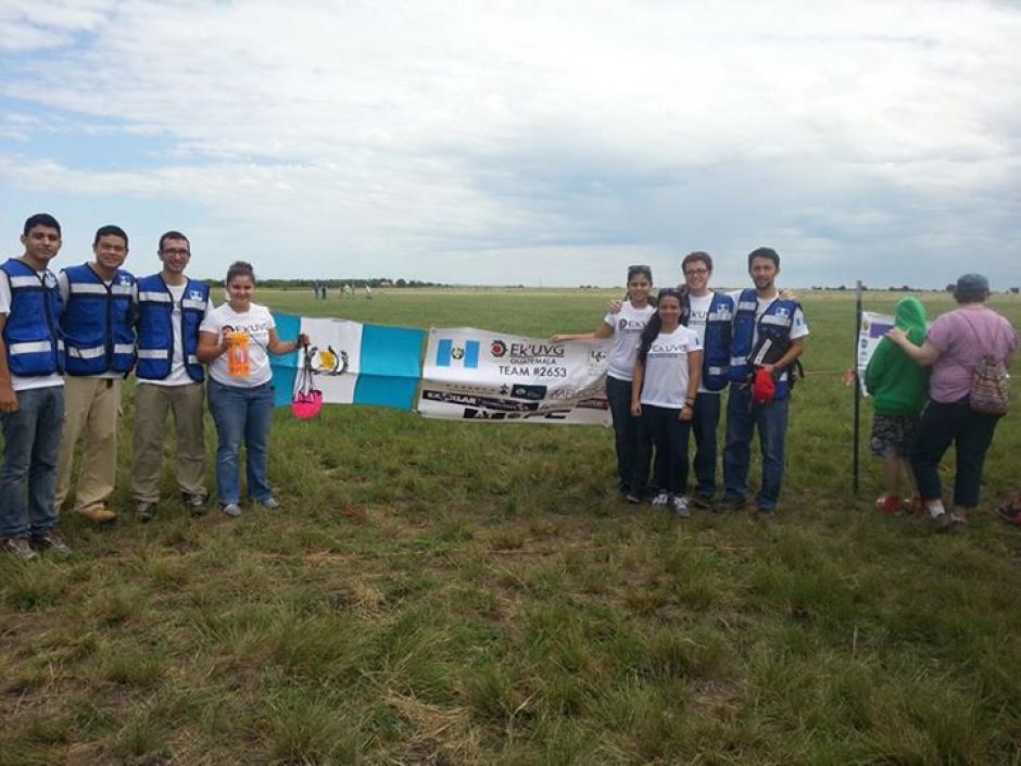 El grupo integrado por: Lucrecia Donis, Juan Medrano, José Bagur, Josué Rodríguez, María Andreu, Derick Barrera, Christopher Luttmann y Ana Silvia Gonzáles. 