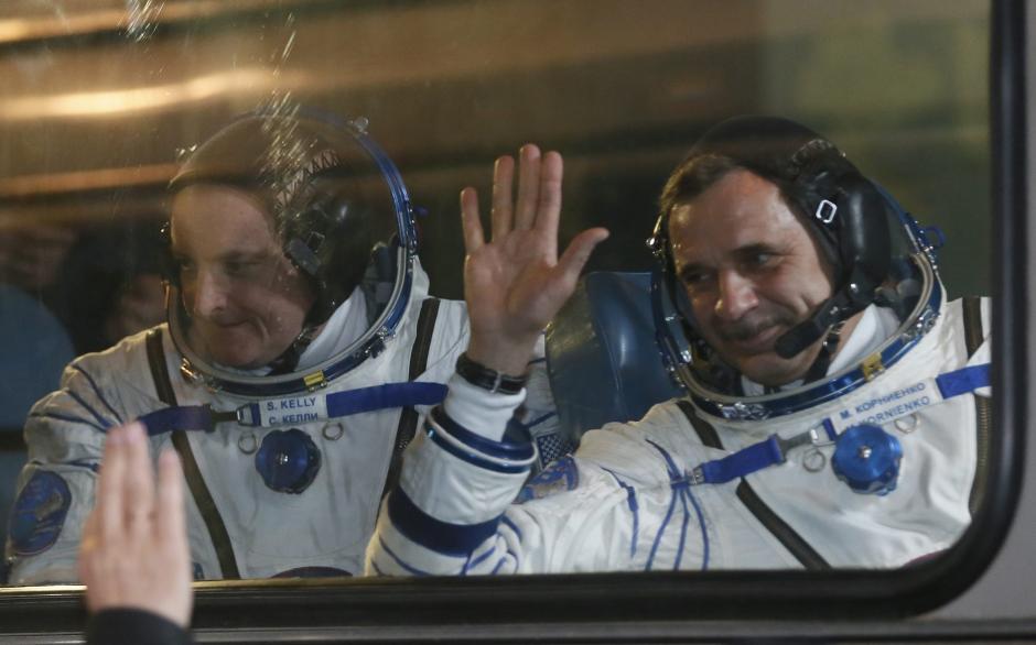 El astronauta estadounidense Scott Kelly (i) y su compañero ruso Mikhail Kornienko (d). (Foto: EFE/Archivo)