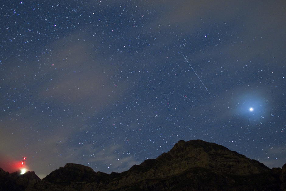Vista de una estrella fugaz sobre el monte Saentis Schwaegalp (Suiza). (Foto: EFE/Archivo)