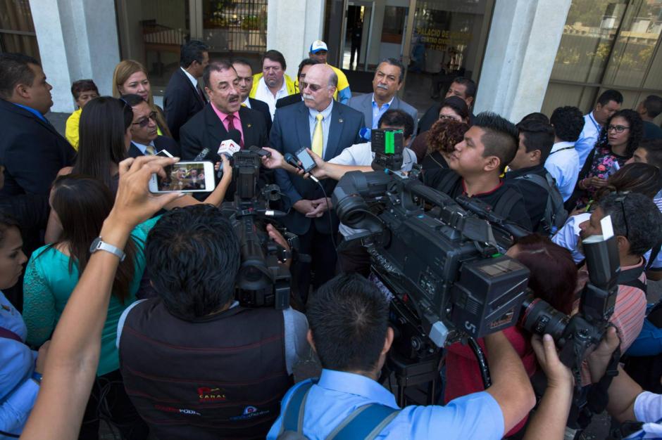 La acción de amparo fue interpuesto este viernes por el abogado del PAN, Fernando Linares. (Foto PAN)