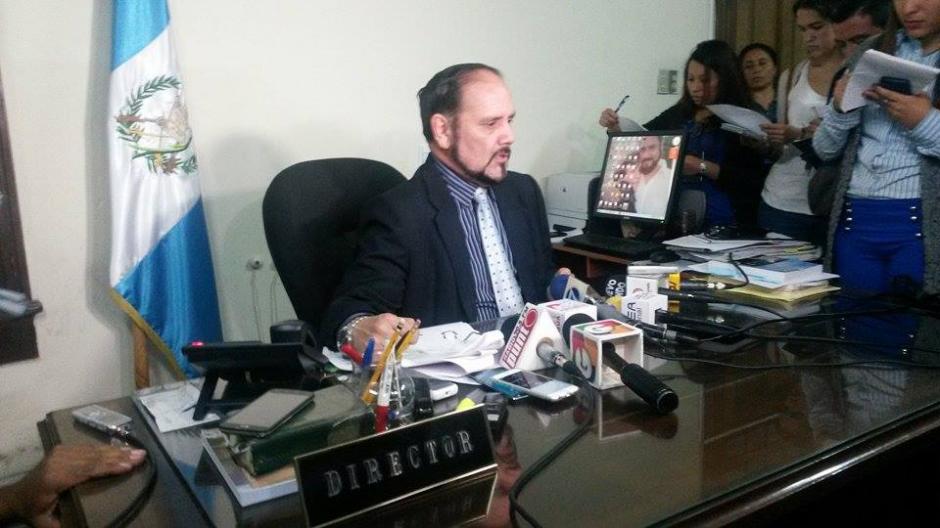 El director del Registro de Ciudadanos del TSE, Leopoldo Guerra brinda las proyecciones de candidatos inscritos que esperan esta noche.