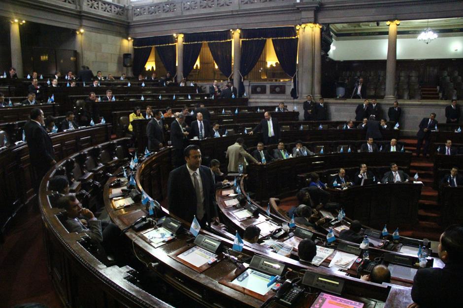 Esta mañana 118 diputados votaron por unanimidad para aceptar la renuncia del Presidente Otto Pérez Molina. (Foto: Alexis Batres/Soy502)