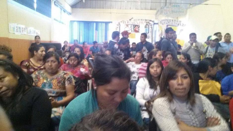 Un grupo de 400 profesores realizaron este viernes una manifestación frente a la Dirección Departamental de Educación de Guatemala Occidente (DIDEDUC). (Foto: Soy502/Archivo)