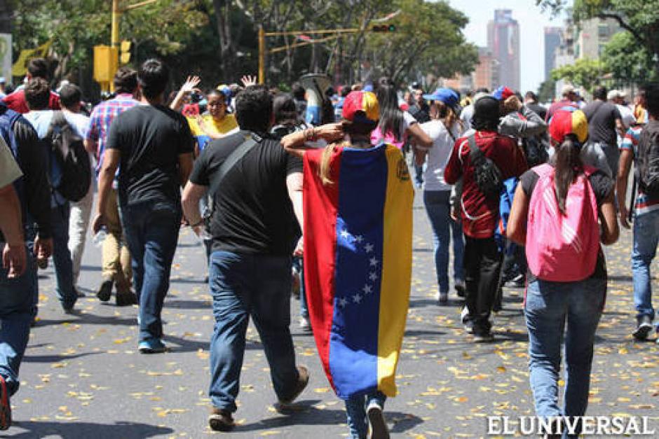 Las protestas en Venezuela dejaron al menos 3 personas fallecidas, los estudiantes aseguran que fueron "infiltrados" los que ocasionaron el caos. Foto: El Universal. 