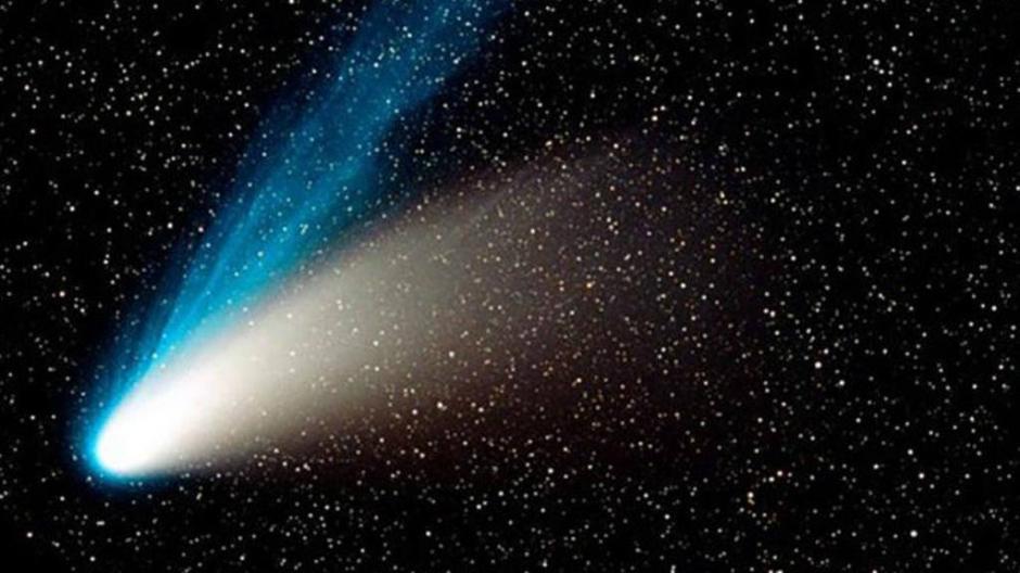 Científicos han desarrollado un experimento que demuestra que la ribosa, uno de los componentes principales del ácido ribonucleico (ARN), puede formarse en las capas heladas interestelares, lo que refuerza la teoría de que la vida pudo haber llegado en los cometas. (Foto: elsalvador.com)