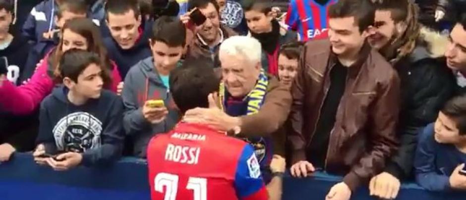 Un adulto mayor le agradeció al italiano por fichar con el clubd e la Liga. (Foto: Captura de imagen)