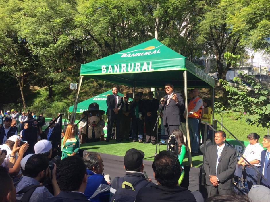 El Vicepresidente acudió a la inauguración de la 56 edición de la Vuelta Ciclística. (Foto: Pedro Pablo Mijangos/Soy502)