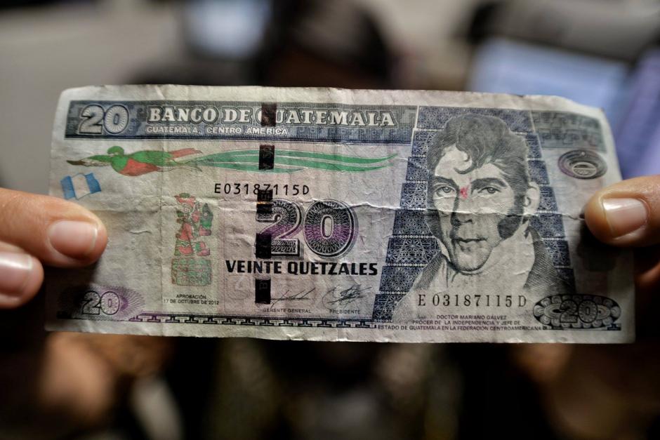 El nuevo billete trae una nueva medida de seguridad en el anverso. (Foto: Wilder López/Soy502)