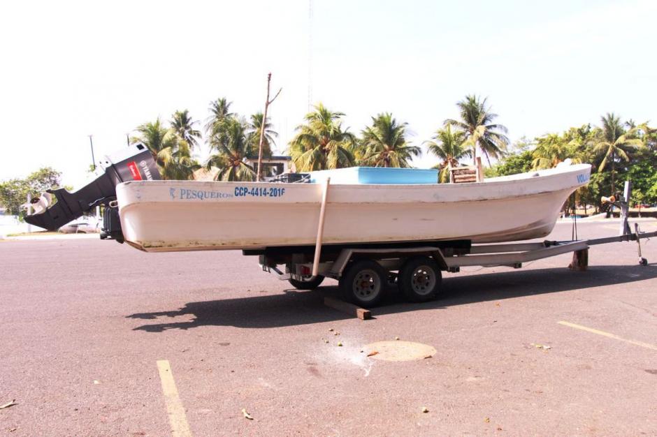 Las autoridades incautaron 630 paquetes con cocaína en el interior de una lancha en la base naval de Pacífico. (Foto: PNC)