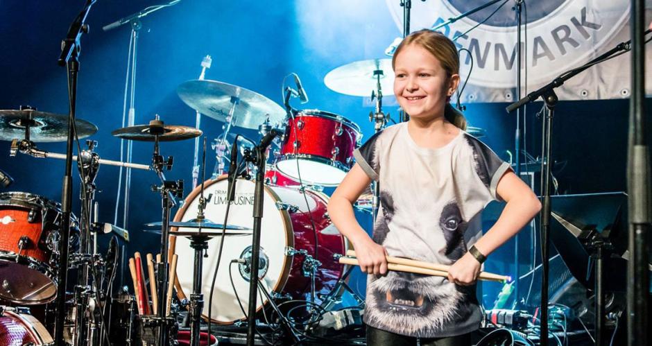 Johanne Astrid Poulsen es una niña de diez años que con su talento en la batería ha sorprendido al mundo. (Foto: drumlimousine.dk)