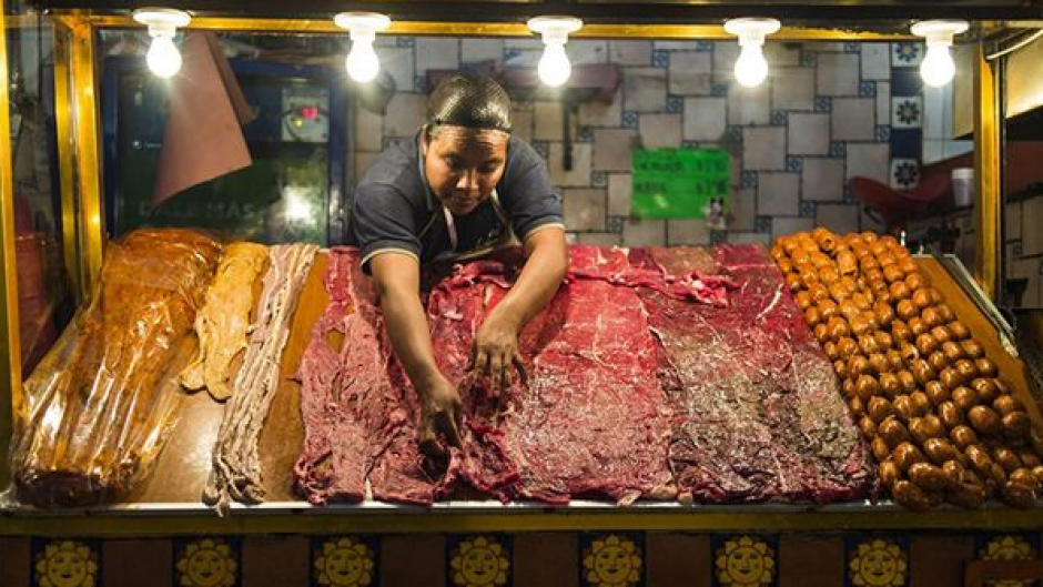 El narcotráifco se ha apoderado de las carnicerías en los mercados populares de Guerrero y Michoacán, México. (Foto: Infobae)