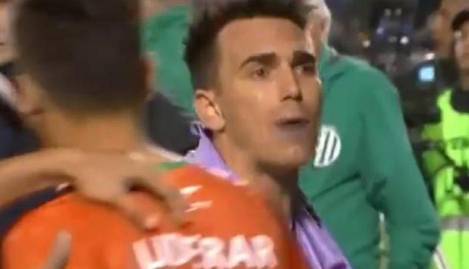 El incidente se presentó en el último encuentro entre Boca Juniors y Banfield. (Foto: Captura Video)