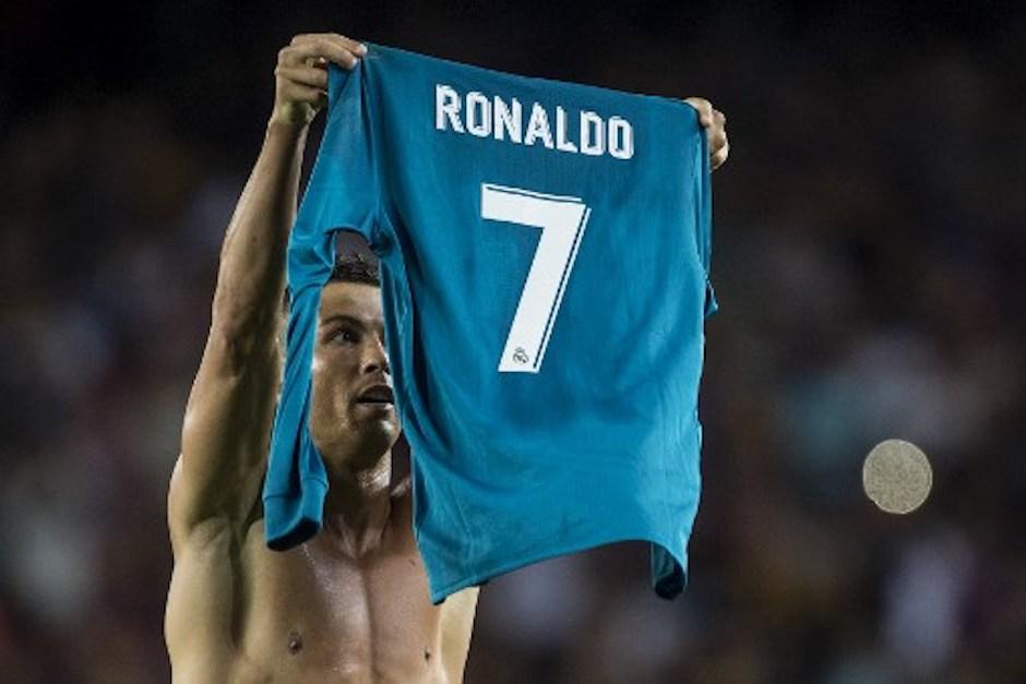 Cristiano celebró su anotación frente a la afición del Camp Nou, igual que lo hizo Messi en el Santiago Bernabéu. (Foto: AFP)