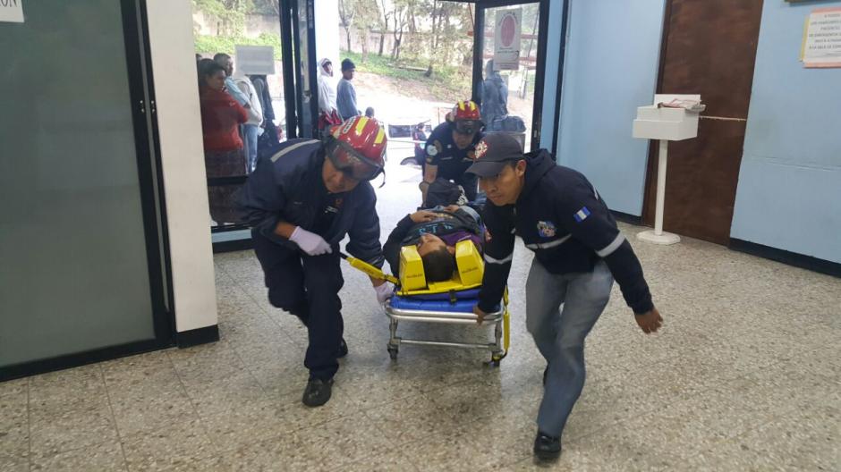 Los Bomberos Municipales Departamentales trasladaron a más de 20 heridos a un centro asistencial. (Foto: Bomberos Municipales Departamentales)