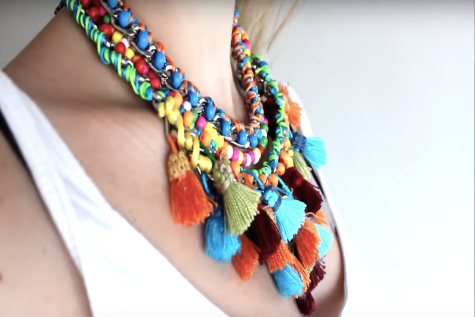 Los collares también te ayudan a darle estilo al cuello y resaltar el rosto (Foto: videodedecoración)