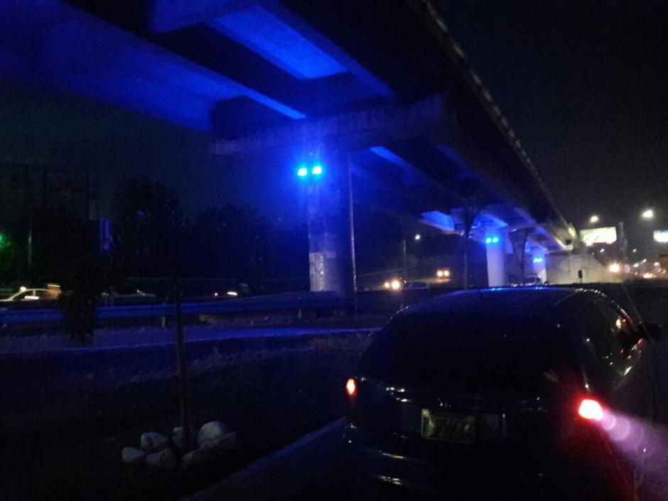 Cada una de las luces RGB instaladas en diferentes puntos de Villa Nueva tienen un valor superior a los 800 quetzales. (Foto: Servicios Públicos de la Municipalidad de Villa Nueva)