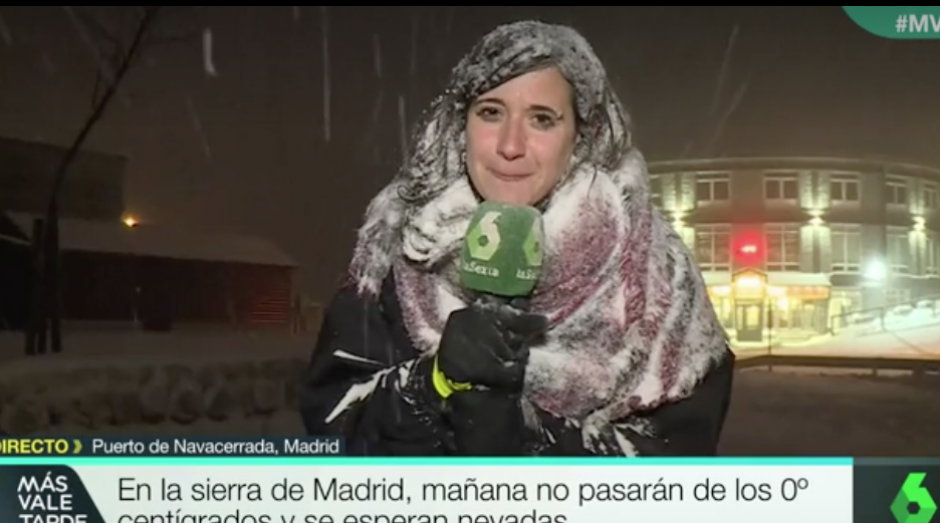 La reportera española tuvo que realizar su enlace en directo a 2º bajo cero. (Foto: LaSexta)