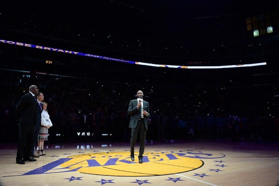 El homenaje tuvo lugar en el Staples de los Angeles, en donde Bryant obtuvo tantas victorias con los Lakers. (Foto: AFP)