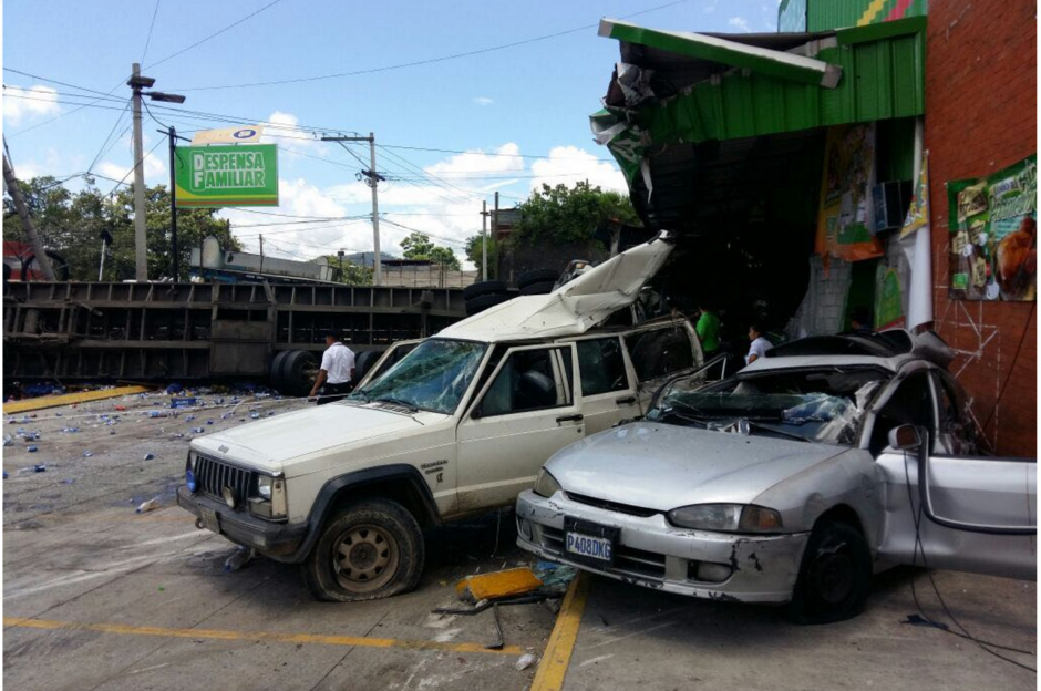 Al menos seis personas resultaron heridas en accidente de tránsito en la ruta al Atlántico. (Foto: Amílcar Montejo)