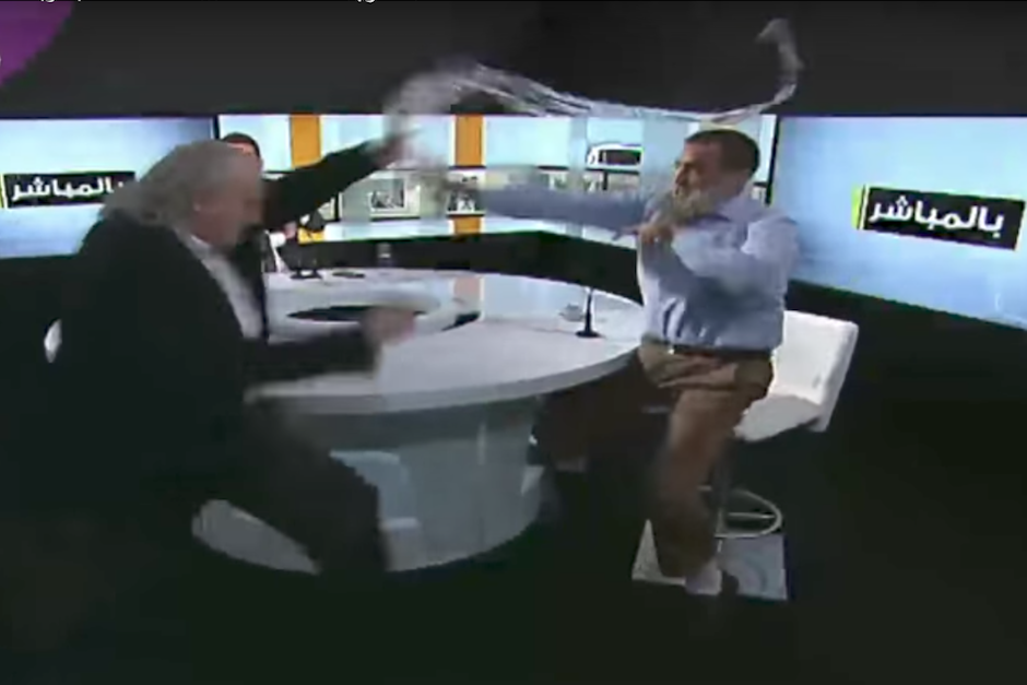 Los invitados al programa de televisión, terminaron agarrándose a golpes frente a las cámaras. (Imagen: captura de pantalla)