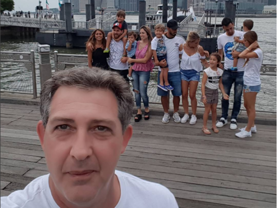 Un turista argentino y su hijo fueron los únicos en reconocer a Messi y compañía. (Foto: Instagram Esteban Quaglia)