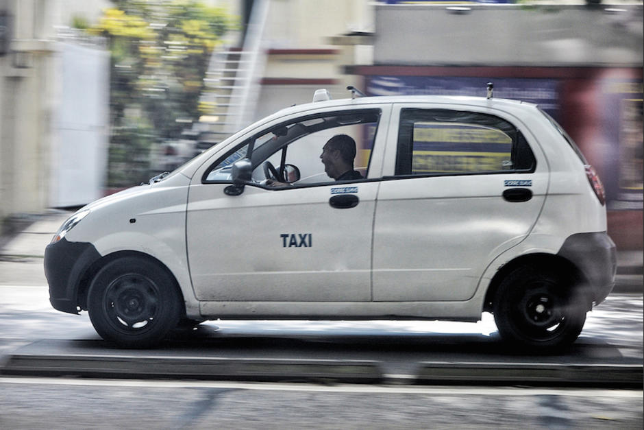 Los taxistas suelen guardar una gran cantidad de historias: de otros y de ellos mismos. (Foto ilustrativa: Jesús Alfonso/Soy502)