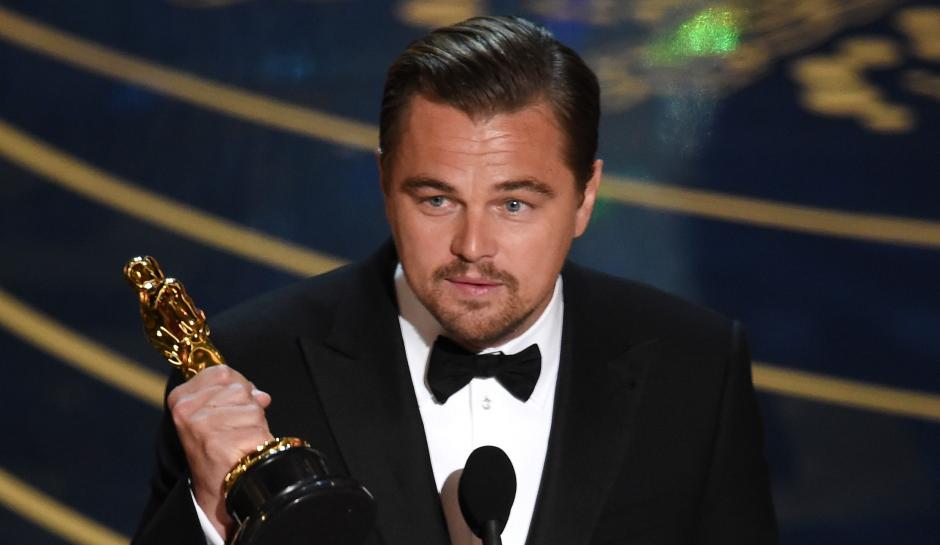 Leonardo Di Caprio tuvo que devolver su Oscar. (Foto: Just Jared)