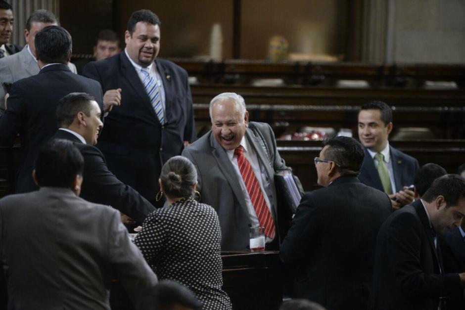 Al ministro de Comunicaciones le han sido autorizados dos bonos. (Foto: Wilder López/Soy502)