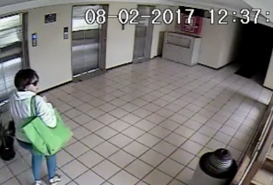 La exmagistrada intentó escapar con este disfraz. (Foto: Javier Lainfiesta/Soy502)