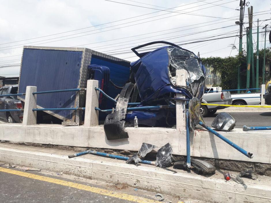 El accidente genera caos en varios puntos de la ciduad de Guatemala. (Foto: PMT Mixco) 