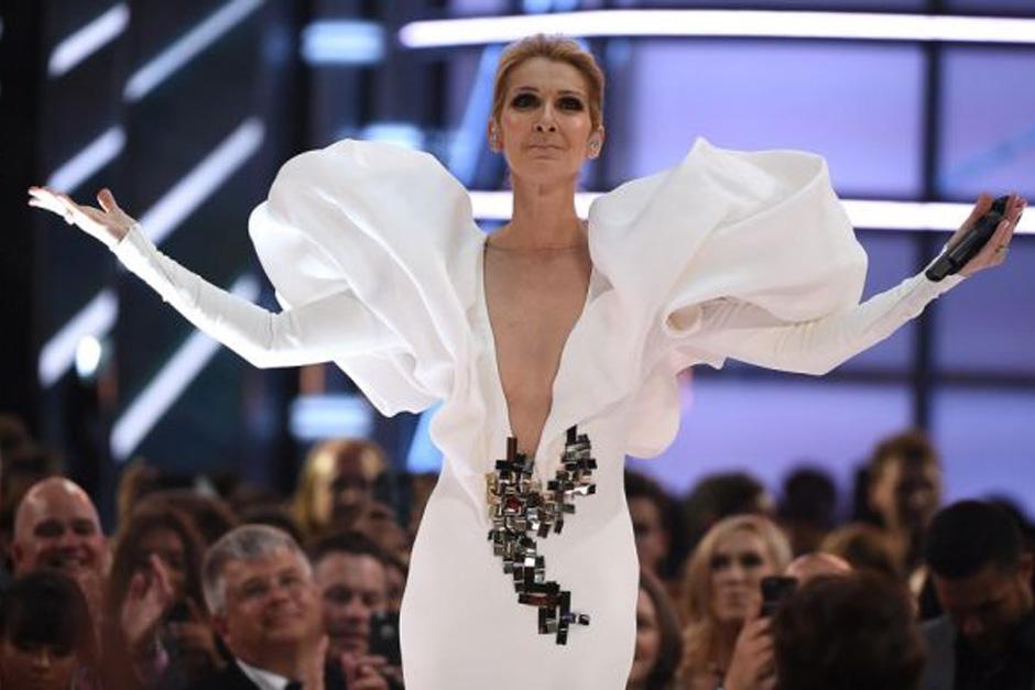 La artista puso a cantar a todos los asistentes con el tema de la palícula Titanic. (Foto: Billboard)