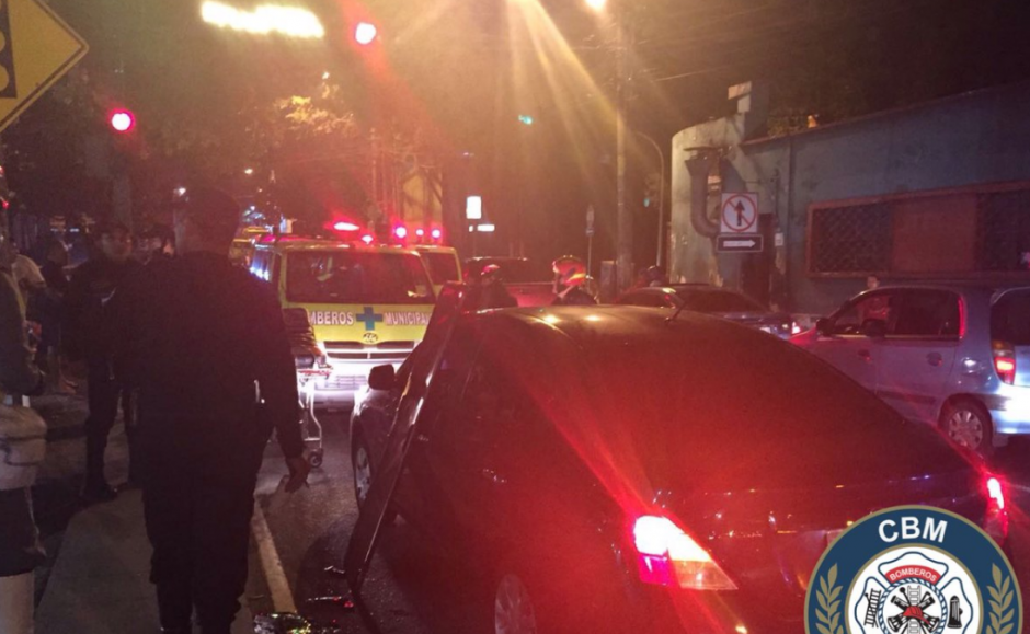 Un ataque armado dejó dos personas fallecidas en la zona 2. (Foto: Bomberos Municipales) 