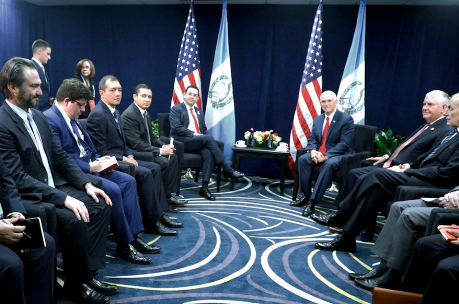El presidente Jimmy Morales y varios miembros de su gabinete se reunieron con el vicepresidente de Estados Unidos, Mike Pence, el secretario de Estado, Rex Tillerson y el jefe de gabinete, el general John Kelly, en la cumbre de la Alianza para la Prosperidad y Seguridad. (Foto: Ministerio de Relaciones Exteriores). 